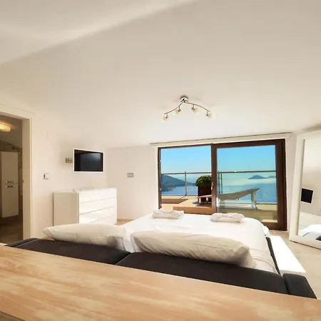 Sleeps 10 Pool Air Con Wifi Villa