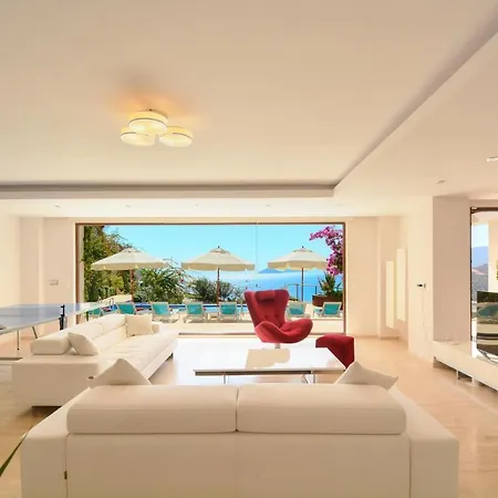 Sleeps 10 Pool Air Con Wifi *