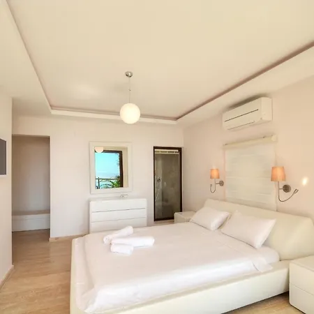 Sleeps 10 Pool Air Con Wifi Vilă